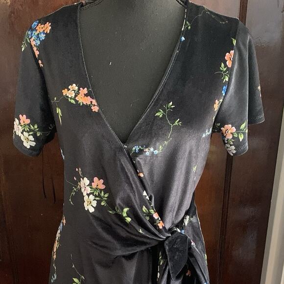 Urban Outfitters Women's Black Floral Wrap Midi Dress - Size S - Picture 2 of 9